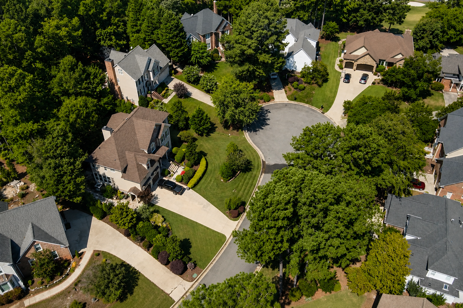Кирпичный detached home на mature street в Preston, Cary NC