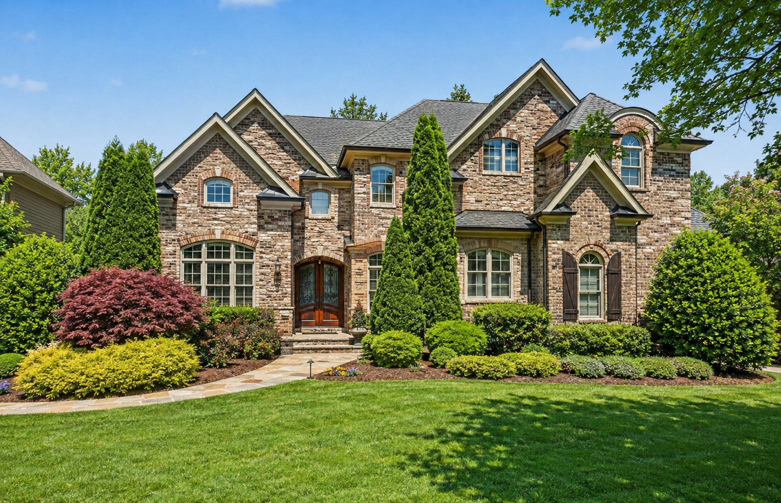 Большой stone detached home и landscaped lawn в Copperleaf, Cary NC