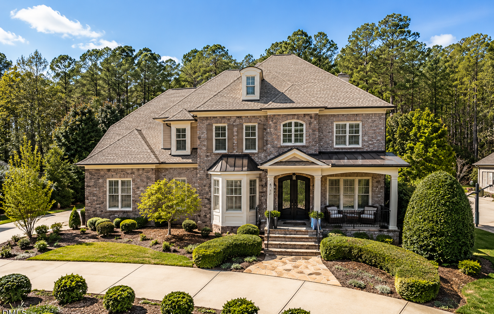 Luxury stone home среди взрослых сосен в Copperleaf, Cary NC
