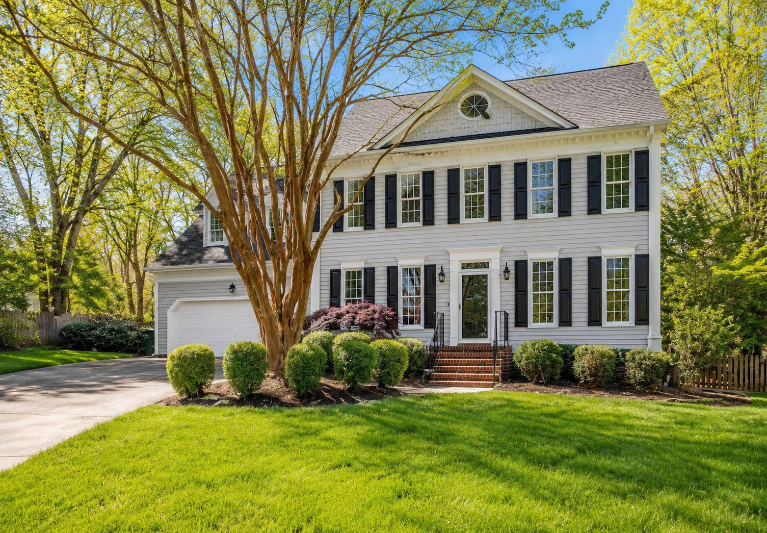 Дома среди зелени в Lochmere, Cary NC