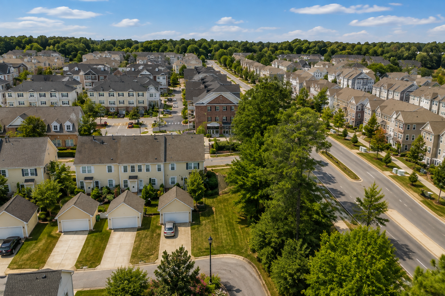 Таунхаусы и жилые улицы Carpenter Village, Cary NC