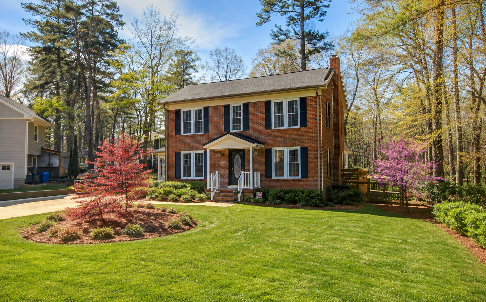Традиционный двухэтажный detached home в Scottish Hills, Cary NC
